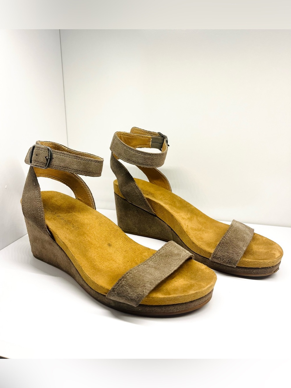 Lucky Brand Suede Wedge Sandals in Taupe - Picture 4 of 5